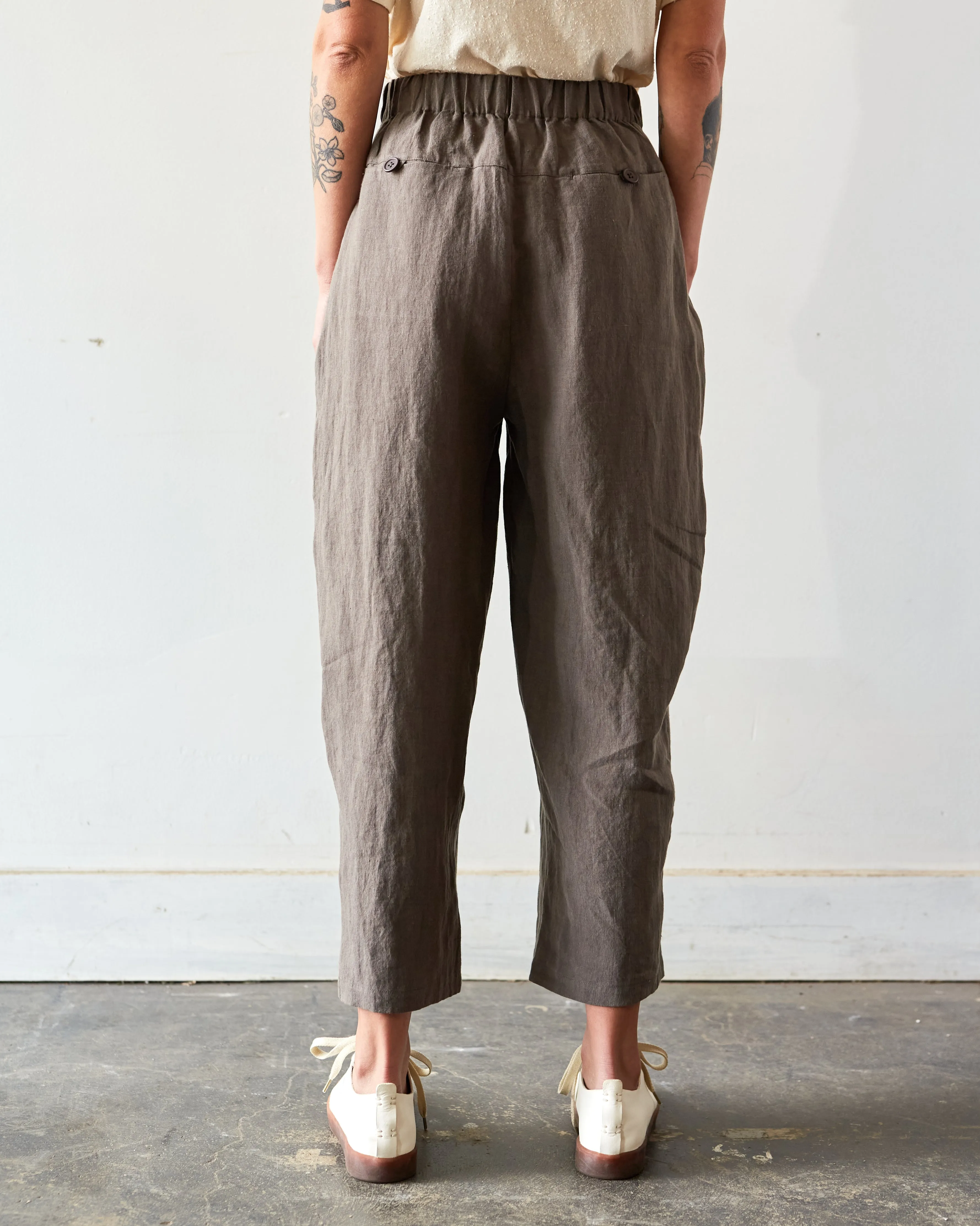 7115 Summer Pleated Trouser, Dark Oak