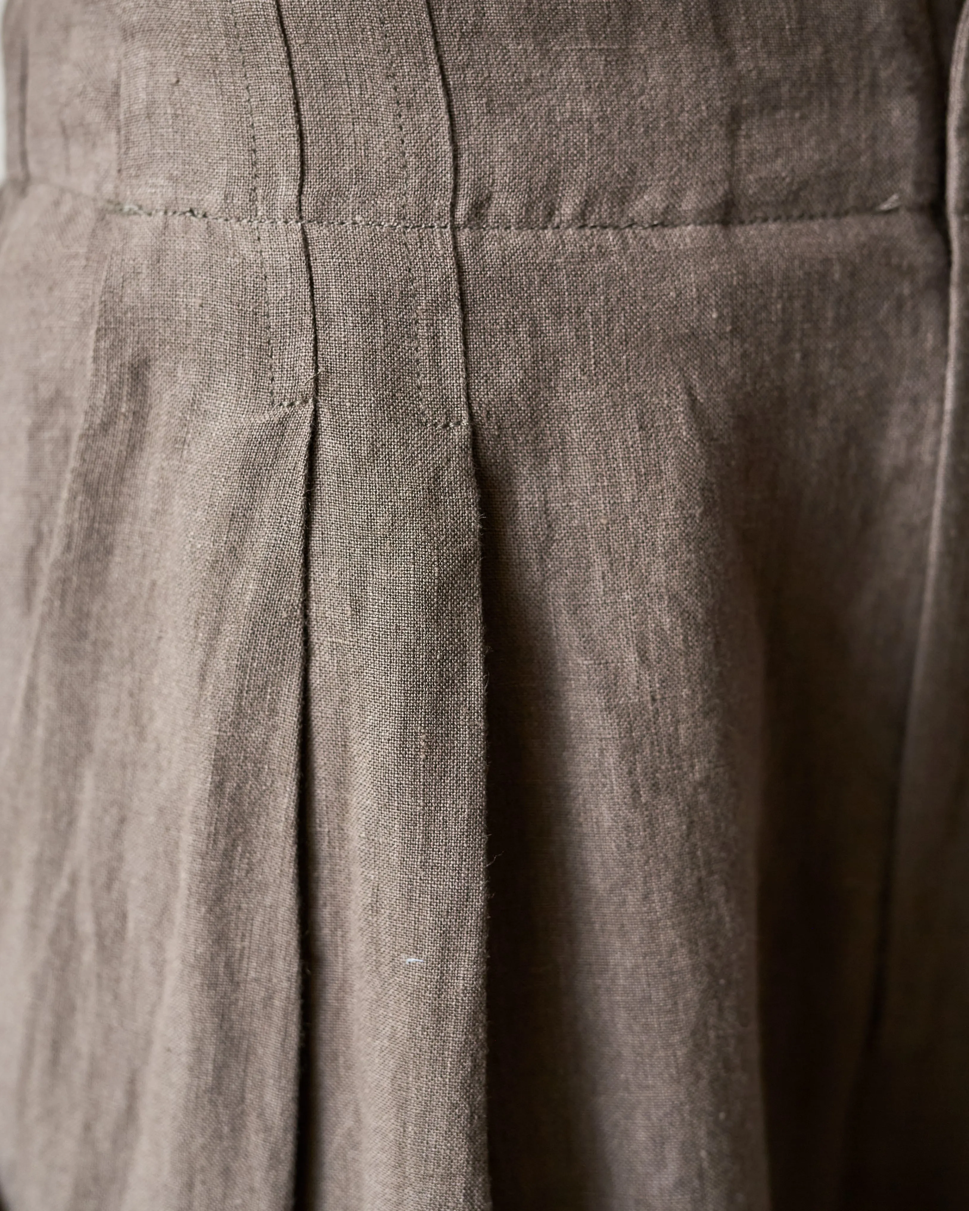 7115 Summer Pleated Trouser, Dark Oak