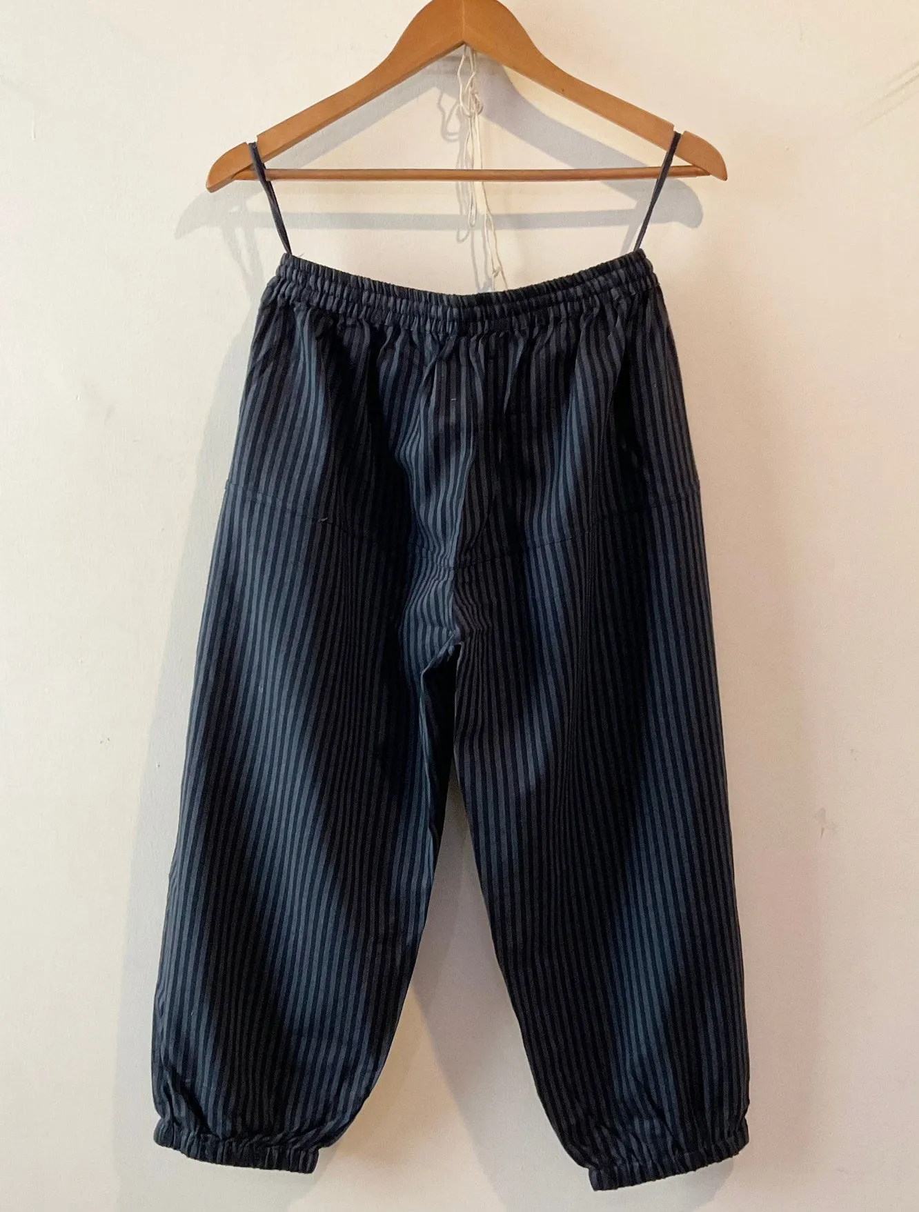 Aki Elasticated Waist Cropped Pants