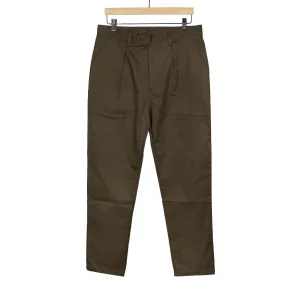 Comanche single-pleat trousers in brown cotton twill