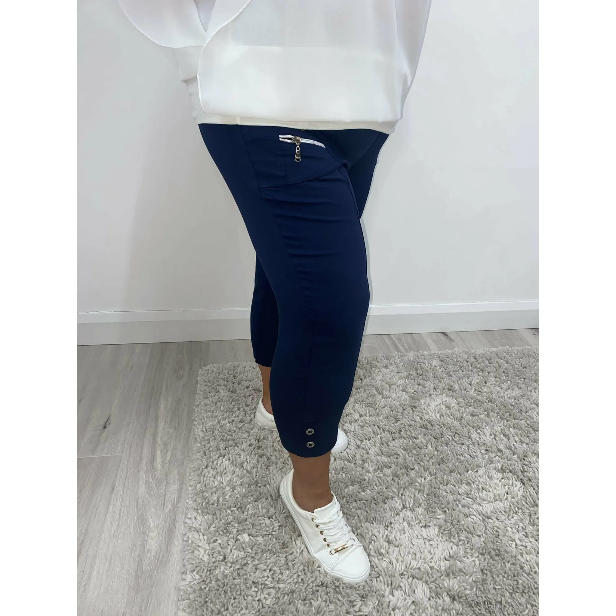 Lucie Crop Trousers in Navy