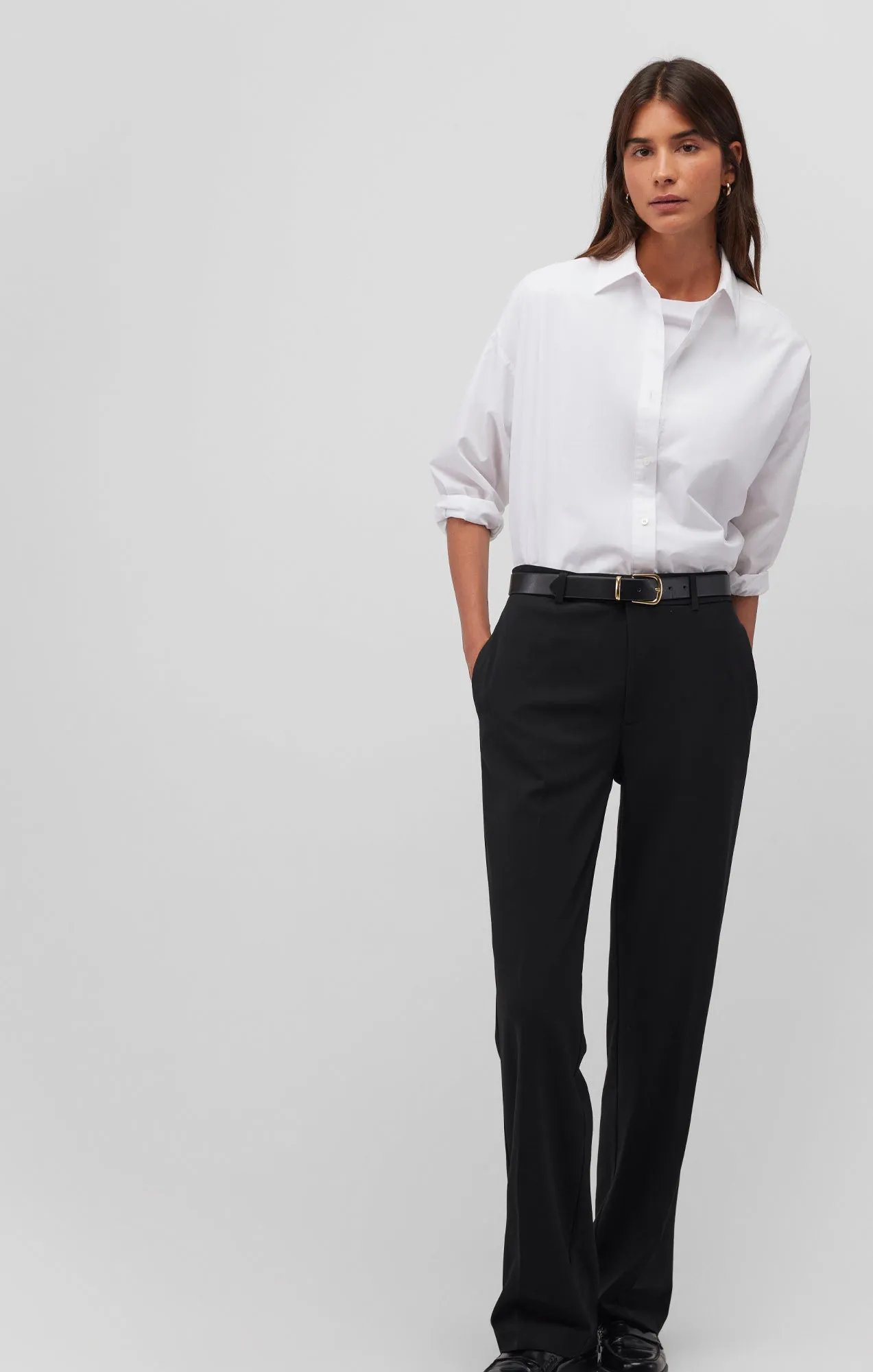 TAILORED STRAIGHT LEG PANTS IN BLACK